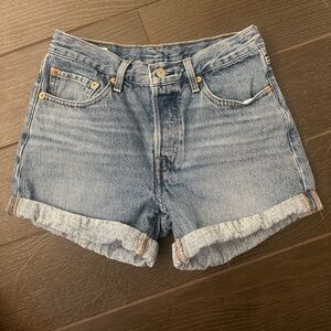 Levi’s 501 Rolled Shorts